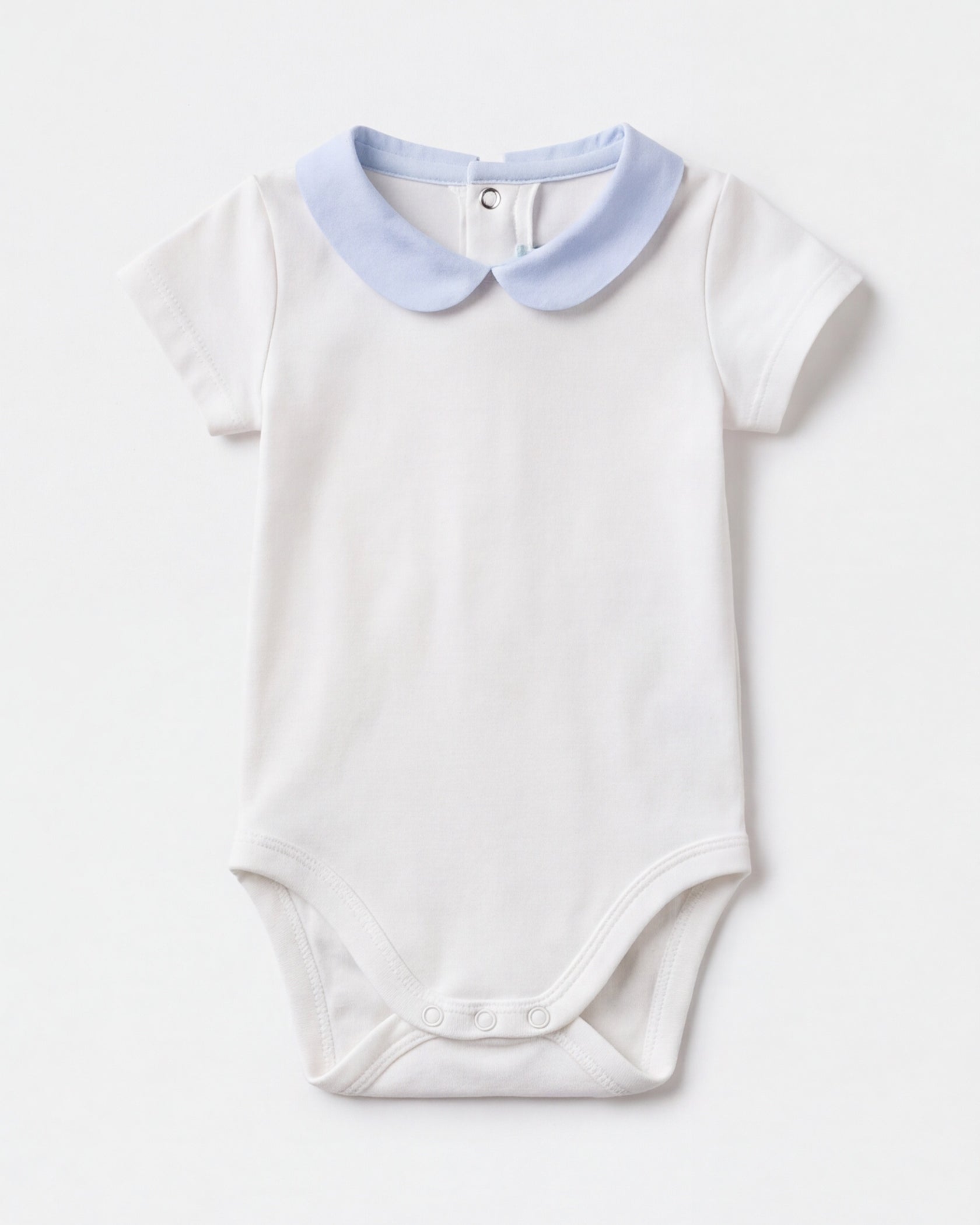 Babyromper met lichtblauwe kraag, korte mouw