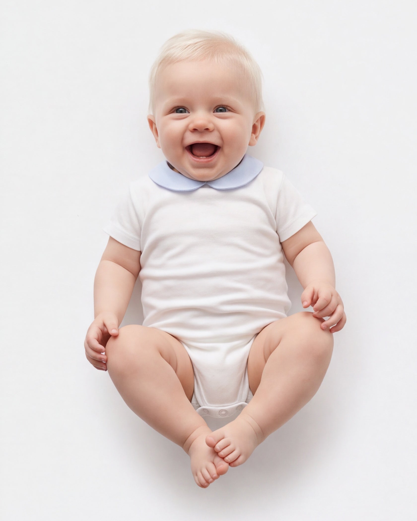 Babyromper met lichtblauwe kraag, korte mouw