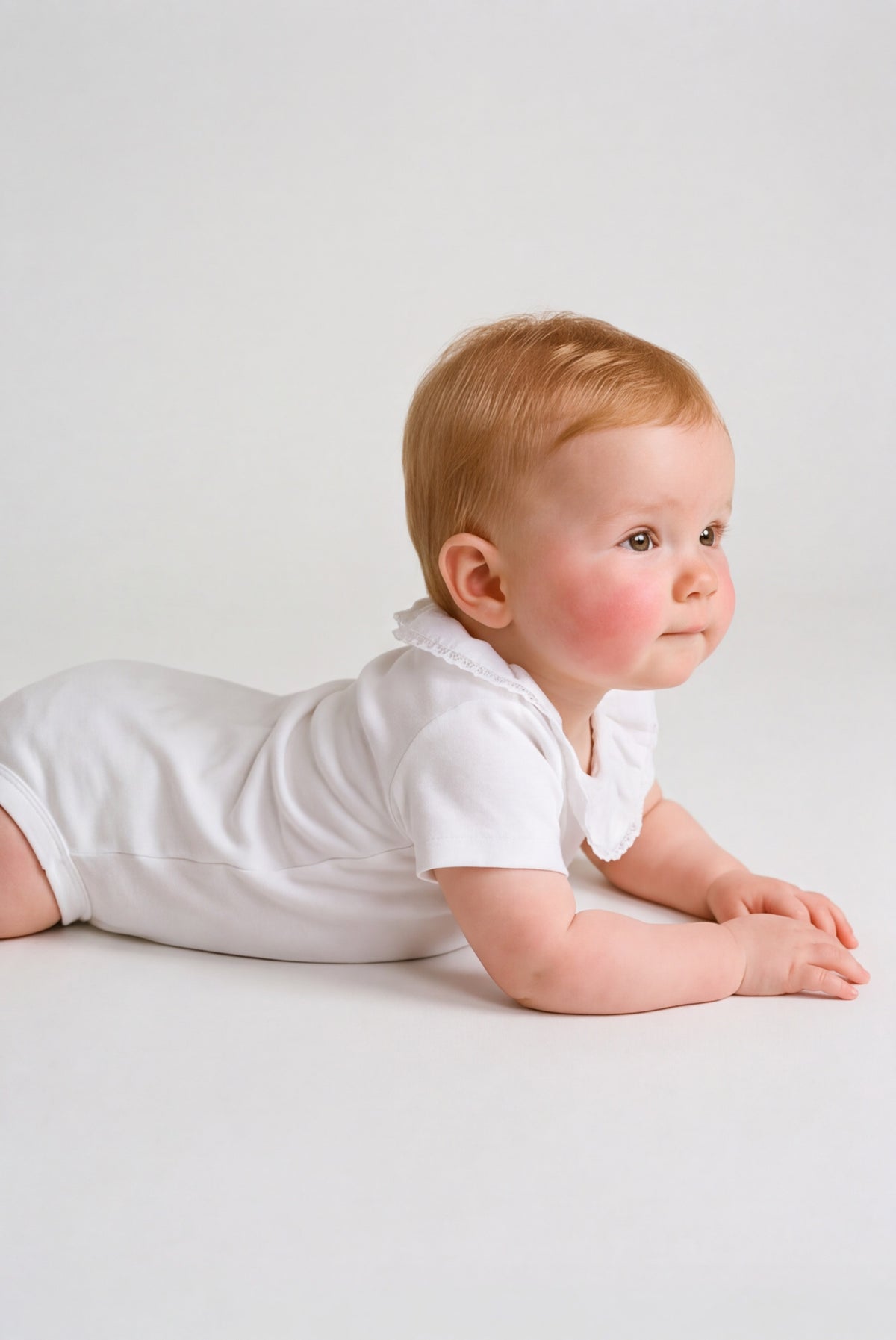 Baby bodysuit with lace collar short sleeve