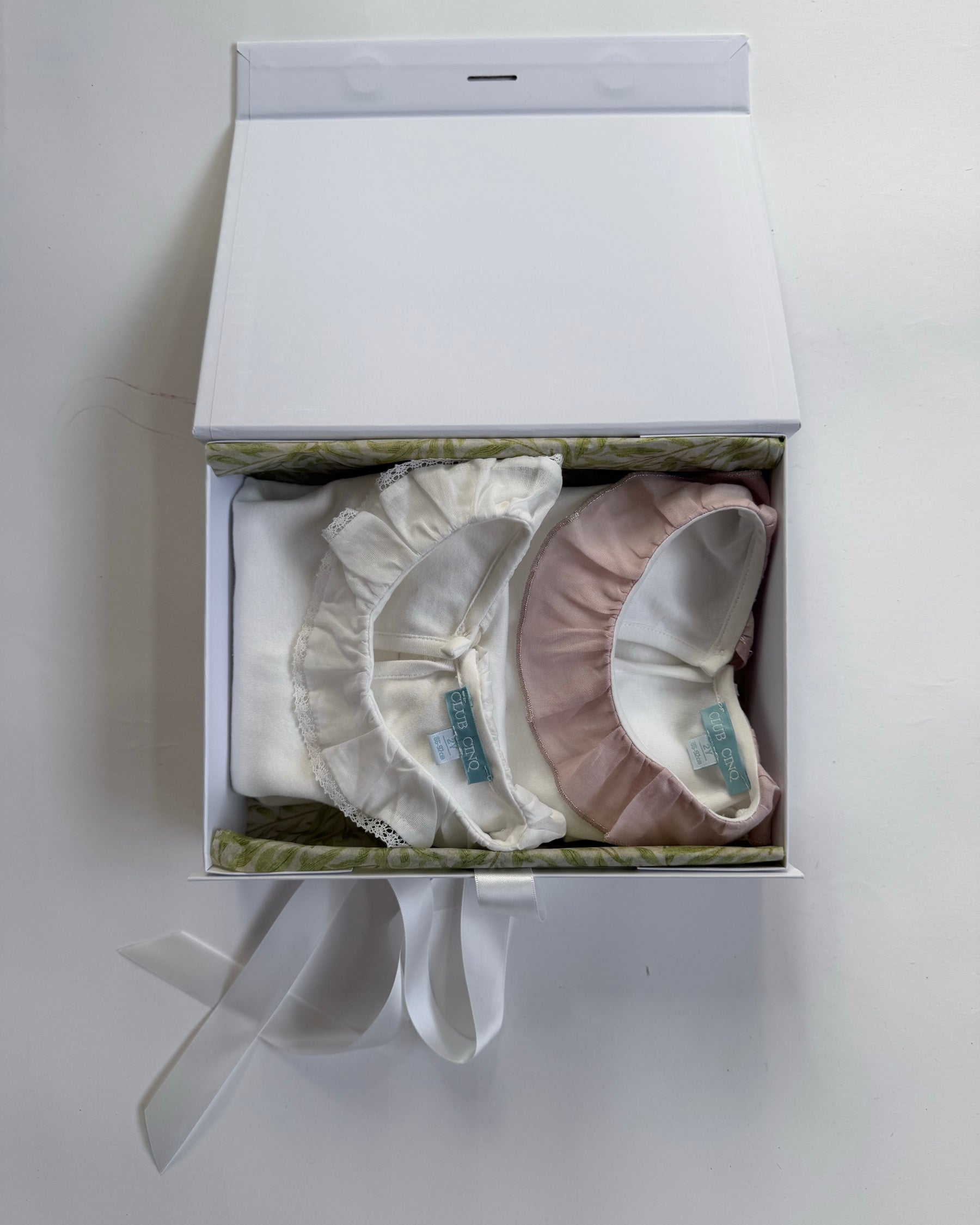 Gift set N°11 Pink & white Pierrot: the gift box as packed by hand in our Amsterdam store