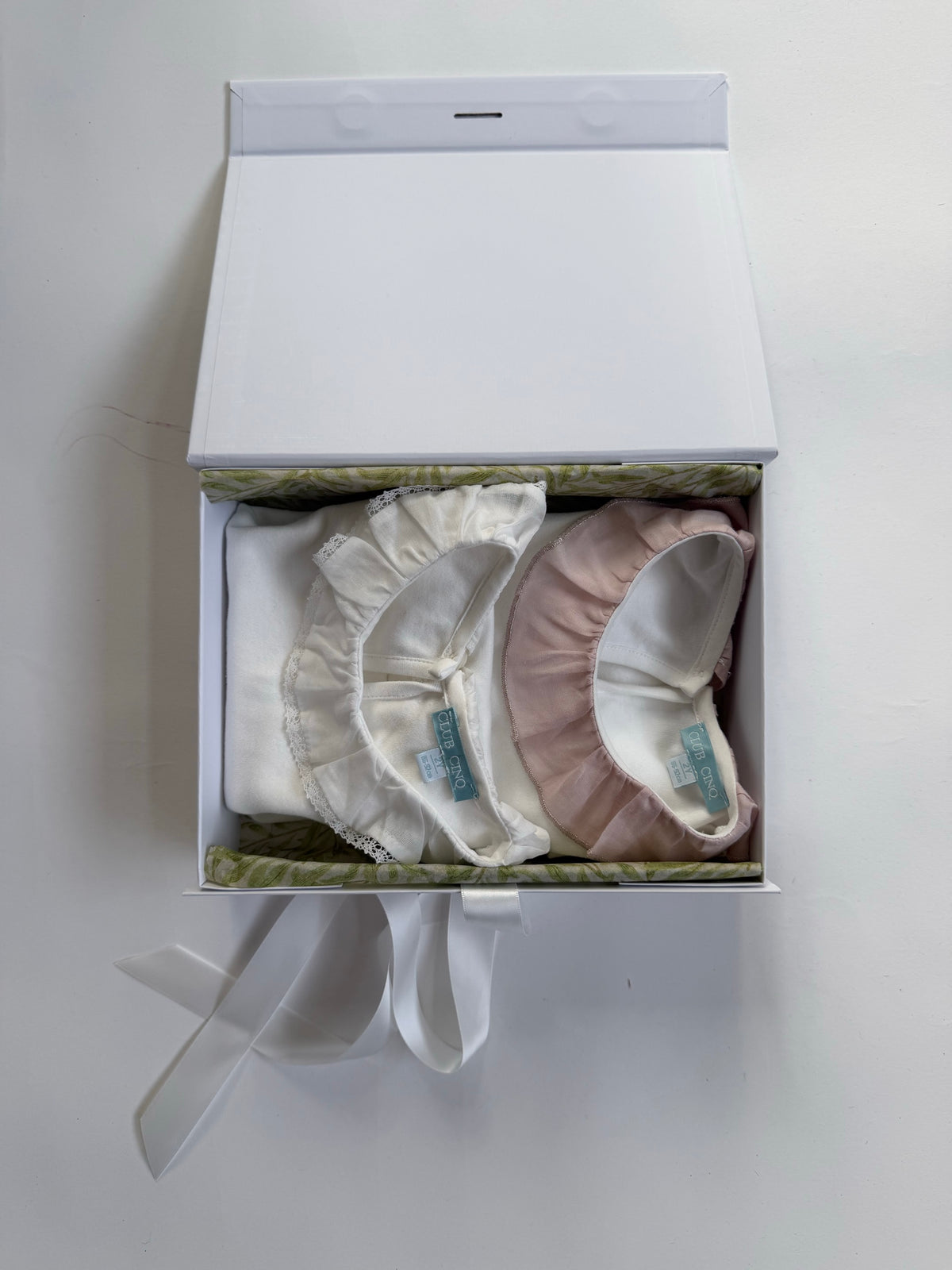 Gift set N°11 Pink & white Pierrot: the gift box as packed by hand in our Amsterdam store