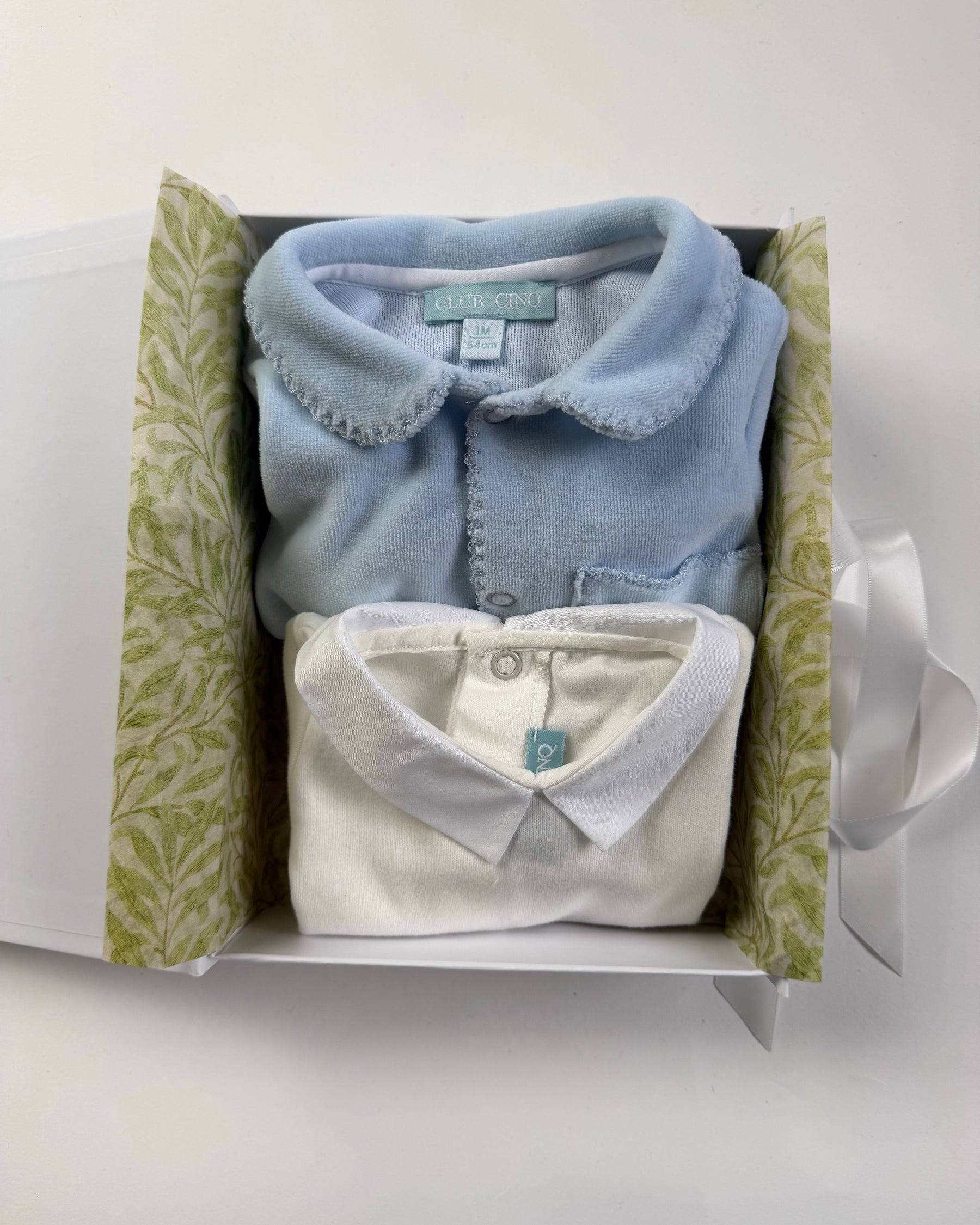 Gift set N°12 Cailly & pointed collar: the gift box as packed by hand in our Amsterdam store