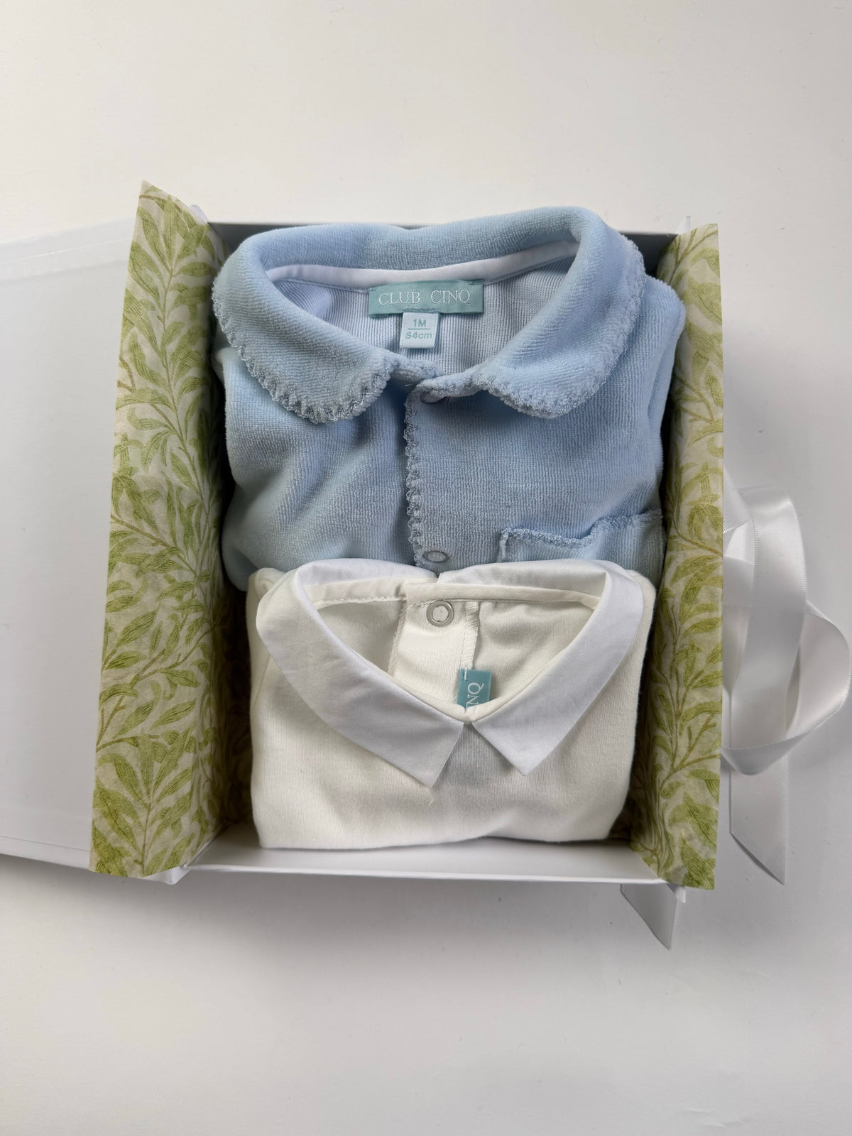 Gift set N°12 Cailly & pointed collar: the gift box as packed by hand in our Amsterdam store