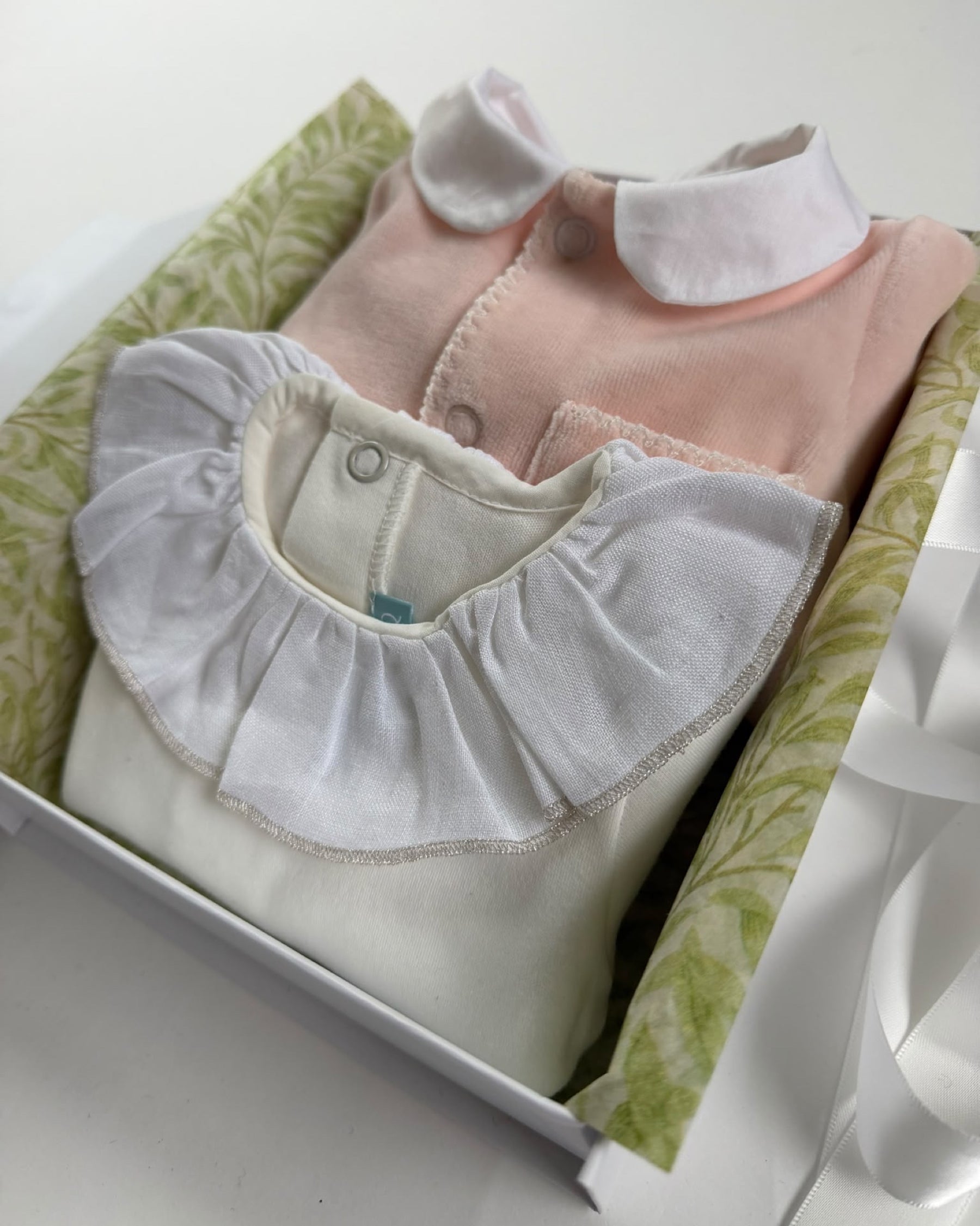 Gift set N°1 Aubette & silver collar: the gift box as packed by hand in our Amsterdam store