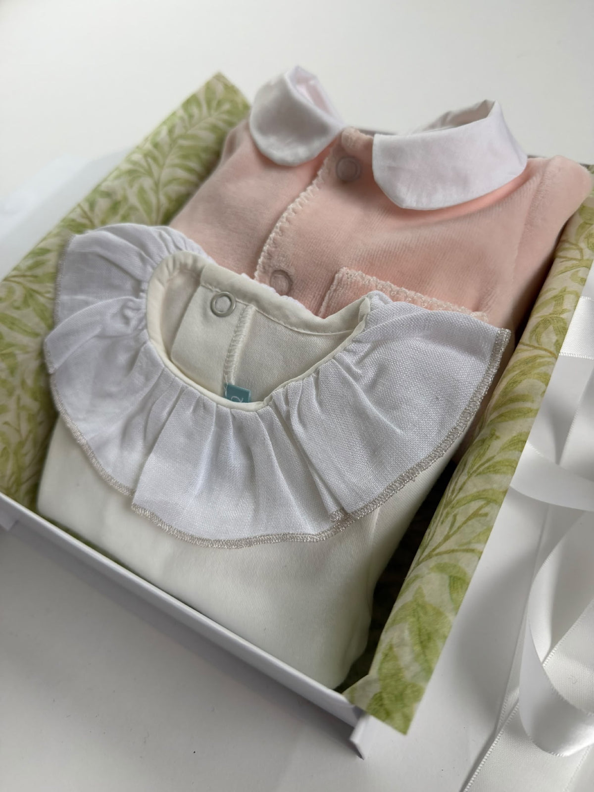 Gift set N°1 Aubette & silver collar: the gift box as packed by hand in our Amsterdam store