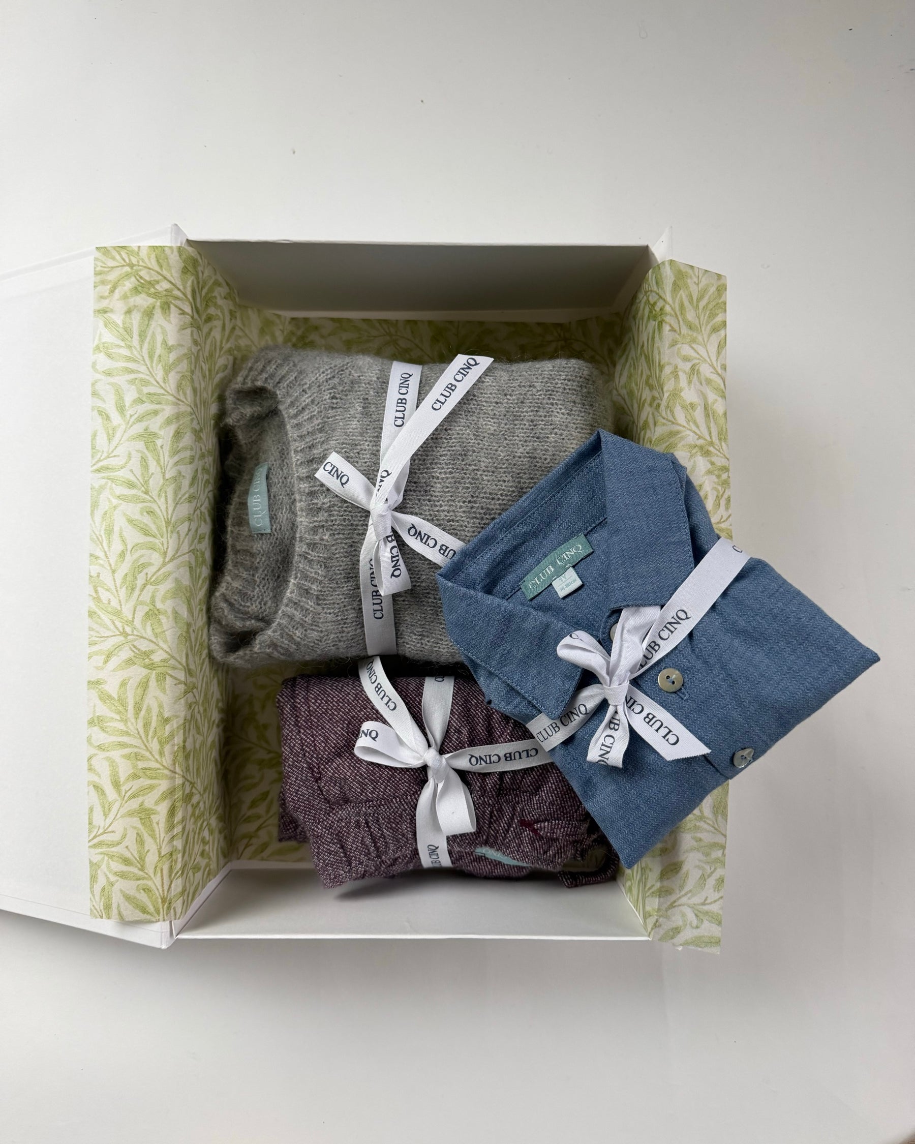 Gift set N°7 Burgundy & chambray: the gift box as packed by hand in our Amsterdam store